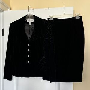 Vintage Jones New York Elegant Black Velvet Cocktail Suit